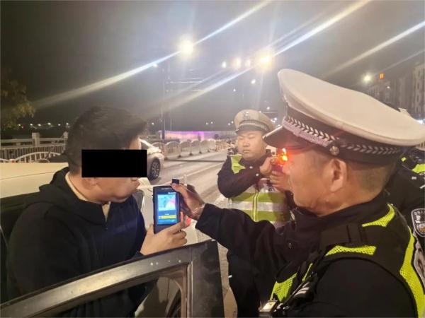 海宁三车追尾相撞！肇事司机竟然睡着了……