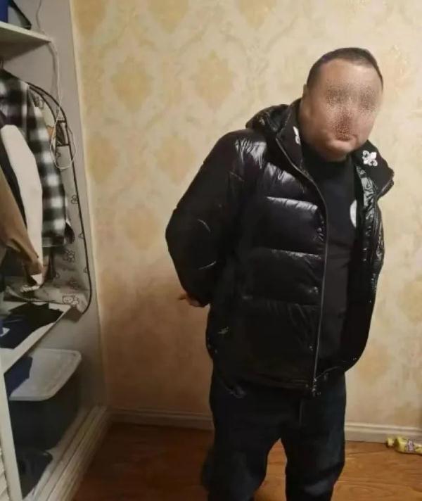 沈阳男子用手机查看监控,发现家中正在被盗…… 沈阳男子用手机查看监控,发现家中正在被盗……