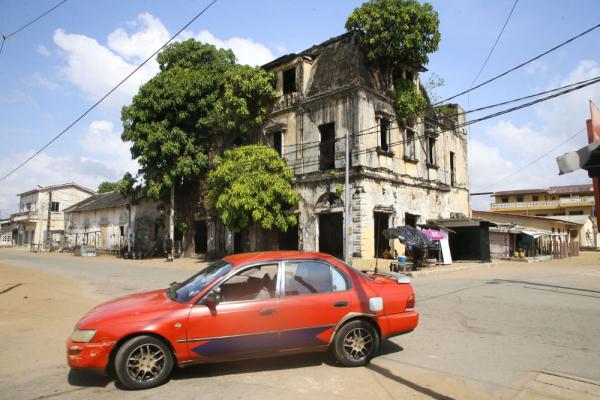 走进科特迪瓦大巴萨姆 走进科特迪瓦大巴萨姆