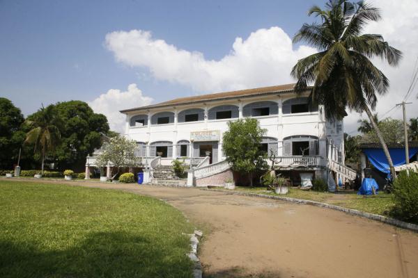 走进科特迪瓦大巴萨姆 走进科特迪瓦大巴萨姆