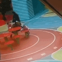 妈妈离开几秒女童被扶梯夹断手指,商场遭索赔5.7万!法院:不用赔 妈妈离开几秒女童被扶梯夹断手指,商场遭索赔5.7万!法院:不用赔