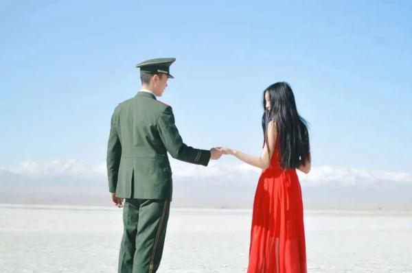 恭喜，他们结婚了！当爱情在军营与高校之间绽放