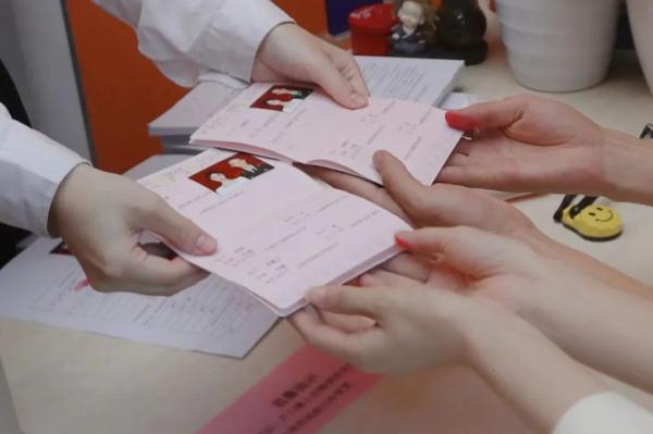恭喜，他们结婚了！当爱情在军营与高校之间绽放