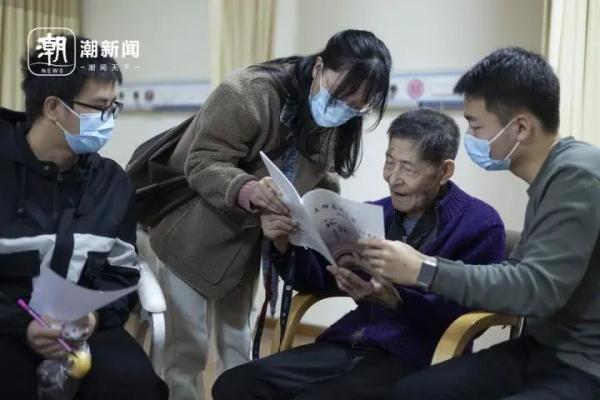 “要报恩,就去回报社会!”91岁浙大拾荒助学老教师有个心愿 “要报恩,就去回报社会!”91岁浙大拾荒助学老教师有个心愿