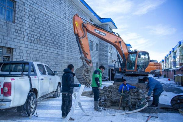 在海拔4500米的城市中迎战风雪——西藏那曲市应对寒潮一线见闻