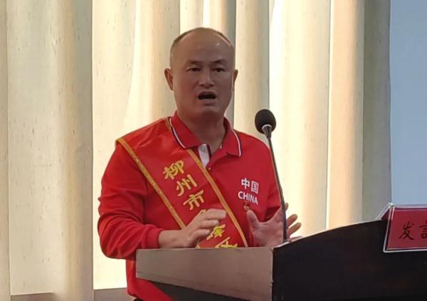 奖励1.5万元!大叔在河中救起7岁女孩,此前还救了8人 奖励1.5万元!大叔在河中救起7岁女孩,此前还救了8人