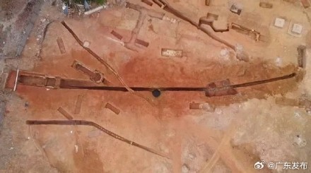 广州东风东路小学挖出古墓