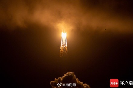 多图！带你看长征五号遥六运载火箭在文昌升空瞬间