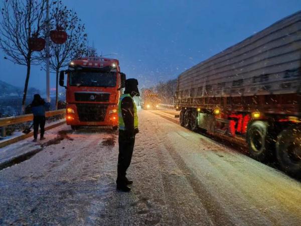 “山舞银蛇，原驰蜡象”！《沁园春·雪》在烟台！