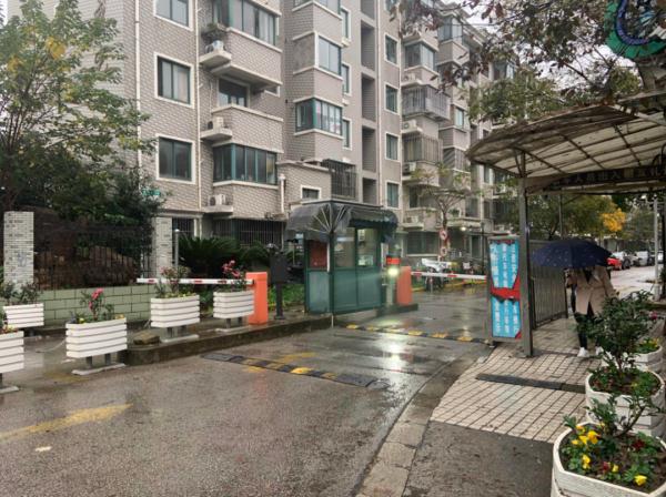 “老人300万房产送给水果摊主”,一审判了!网友:判得漂亮! “老人300万房产送给水果摊主”,一审判了!网友:判得漂亮!