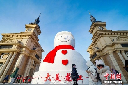 显眼包！血脉觉醒的18米东北大雪人来袭