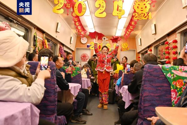 有内味儿了!听说“东北炕头”已进火车车厢,还不快上车 有内味儿了!听说“东北炕头”已进火车车厢,还不快上车