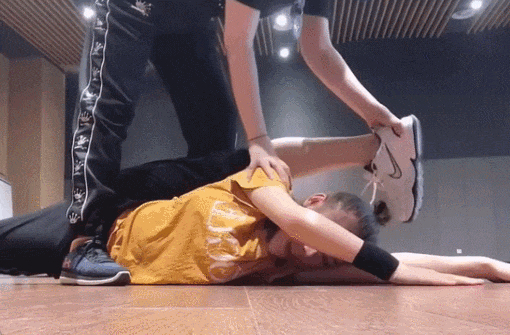 惊艳四座!“老公姐”陈丽君为什么火了? 惊艳四座!“老公姐”陈丽君为什么火了?