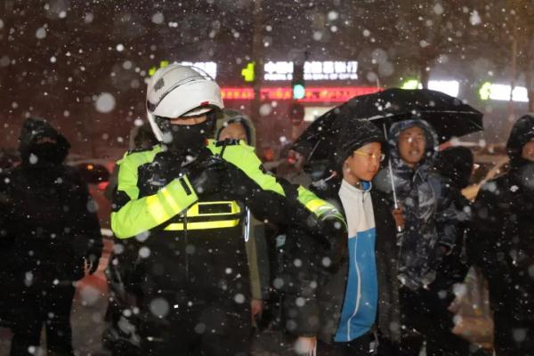 “山舞银蛇，原驰蜡象”！《沁园春·雪》在烟台！