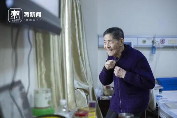 “要报恩,就去回报社会!”91岁浙大拾荒助学老教师有个心愿 “要报恩,就去回报社会!”91岁浙大拾荒助学老教师有个心愿