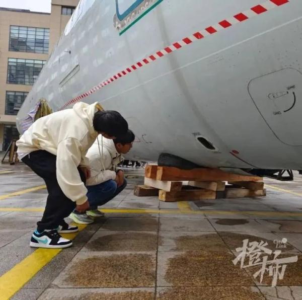 学校花1500万买真飞机给学生练手