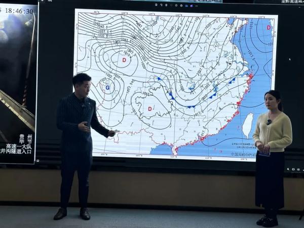 多地出现凝冻天气，气温持续下降，地势高处伴有道路结冰，请注意防范！