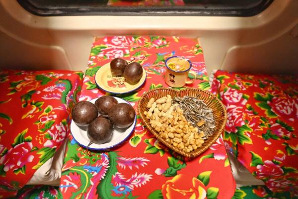 把“东北炕头”搬进火车？乘客：一坐下就想盘腿