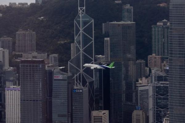激动人心！C919首次翱翔香港上空！