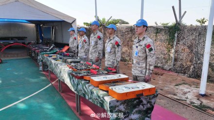 中国第四批赴阿卜耶伊维和直升机分队高标准通过首次装备核查 中国第四批赴阿卜耶伊维和直升机分队高标准通过首次装备核查