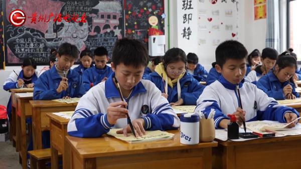 贵州一中学校名由学生轮流书写,这一举动全网点赞:建议全国推广! 贵州一中学校名由学生轮流书写,这一举动全网点赞:建议全国推广!