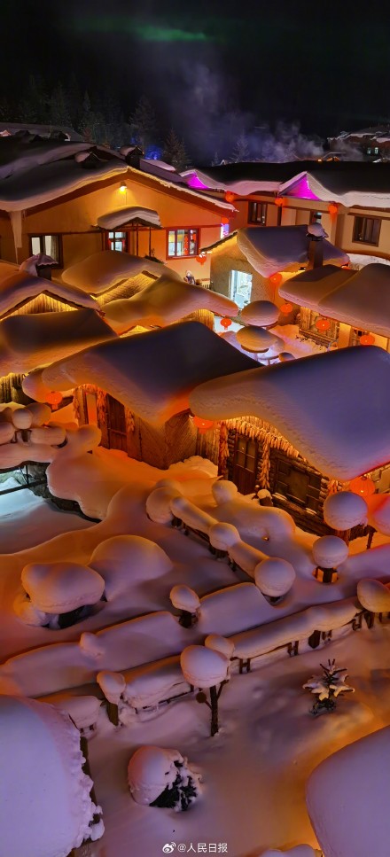 中国雪乡夜景仿若童话世界