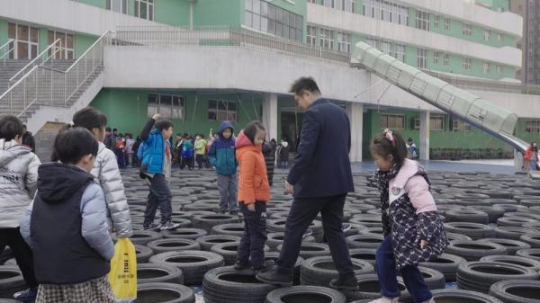 这位获姚明点赞的校长 建了一座什么样的“拉风”校园？