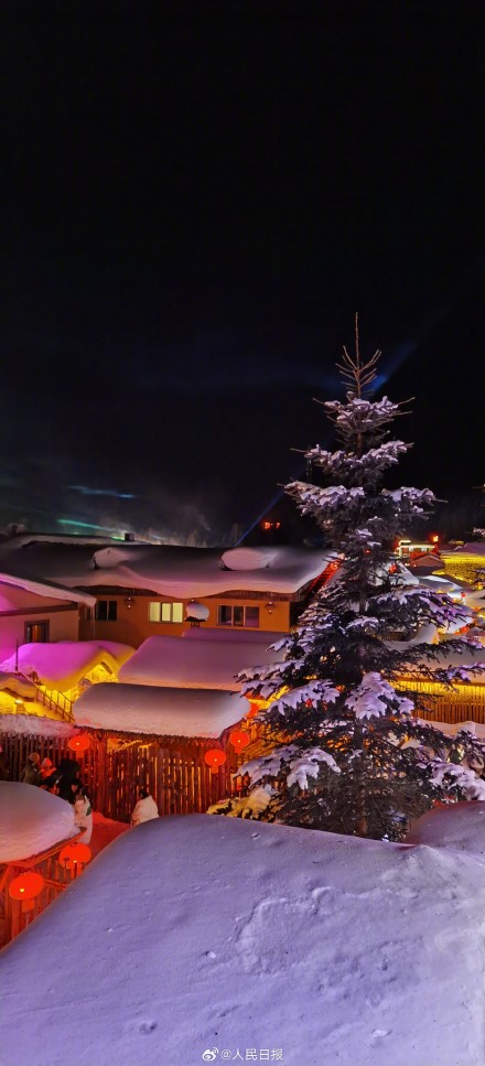 中国雪乡夜景仿若童话世界