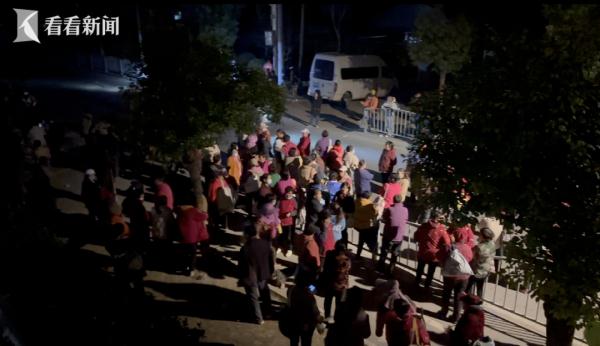 每天凌晨四点,这个"零工早市"就会热闹开场! 每天凌晨四点,这个"零工早市"就会热闹开场!