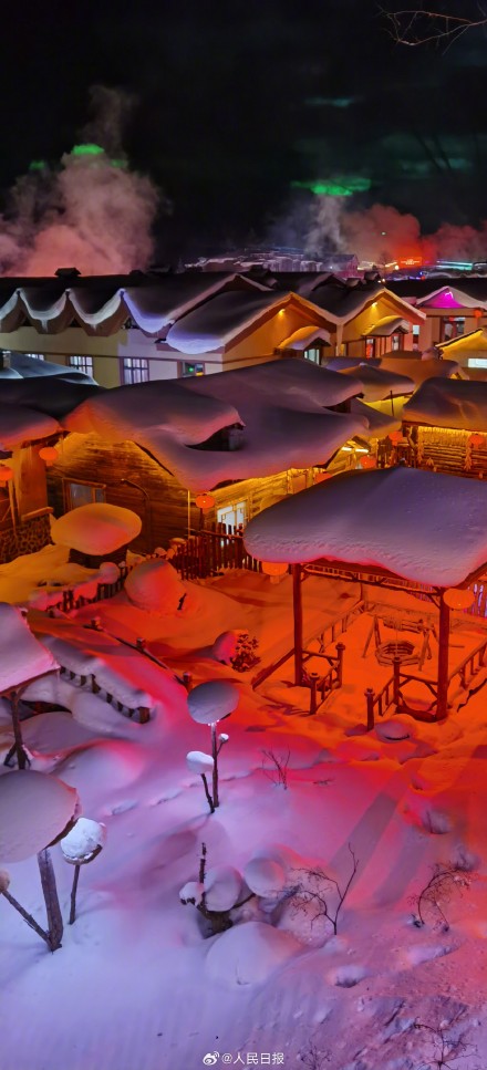 中国雪乡夜景仿若童话世界