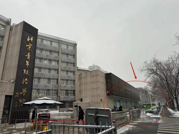高校快递“最后一公里”困境如何破局？