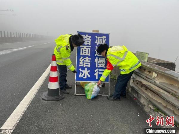 路面温度零下1.9摄氏度！京珠北高速部分路段因结冰封闭