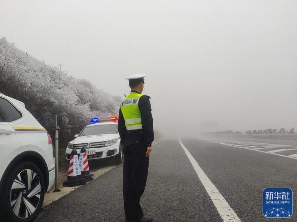 寒潮来袭 贵州多措并举“抗凝保畅” 寒潮来袭 贵州多措并举“抗凝保畅”