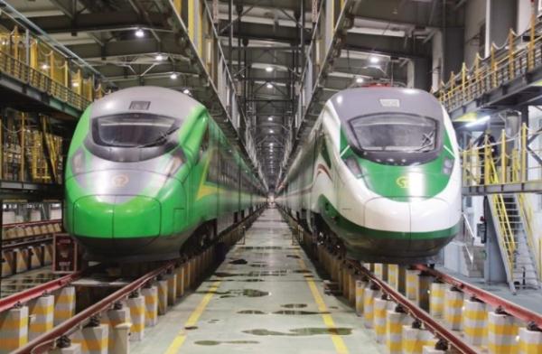 新一代长编组卧铺动集动车组亮相甘肃