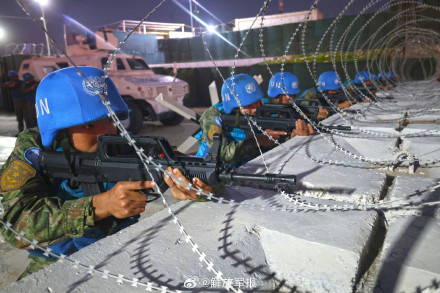 我第22批赴黎维和建筑工兵分队组织应急防卫综合演练