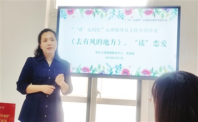 有一种“恋爱”叫一课难求 有一种“恋爱”叫一课难求