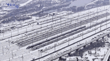 复兴号穿越风雪航拍大片 复兴号穿越风雪航拍大片
