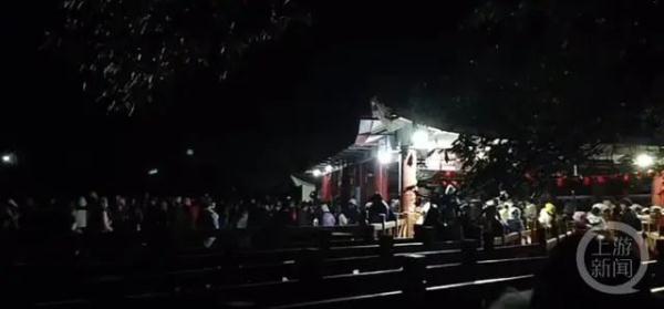 上千游客夜间滞留，有人等了5小时？涉事景区回应