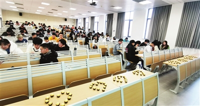 有一种“恋爱”叫一课难求 有一种“恋爱”叫一课难求