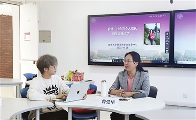 有一种“恋爱”叫一课难求 有一种“恋爱”叫一课难求