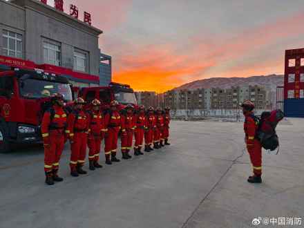 新疆地震消防员集结赶赴震中