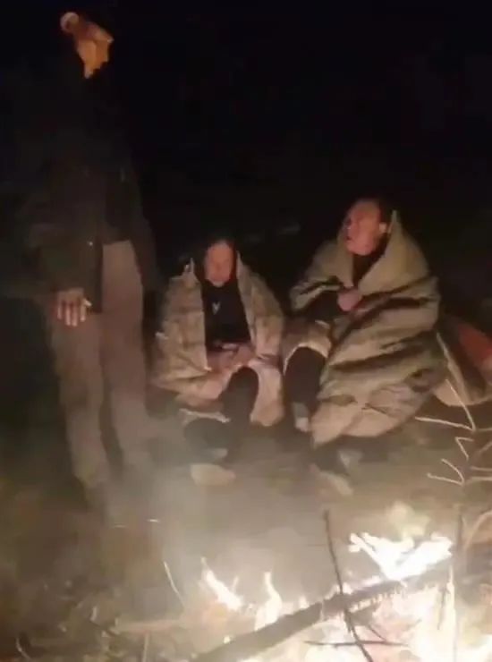 现场默哀！地震已致116人遇难！-15℃，地震亲历者：彻夜在屋外烤火避险丨浙江公羊救援队在路上