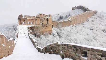 雪后金山岭长城 犹如水墨画