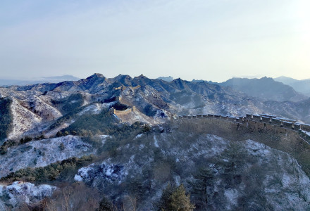 雪后金山岭长城 犹如水墨画