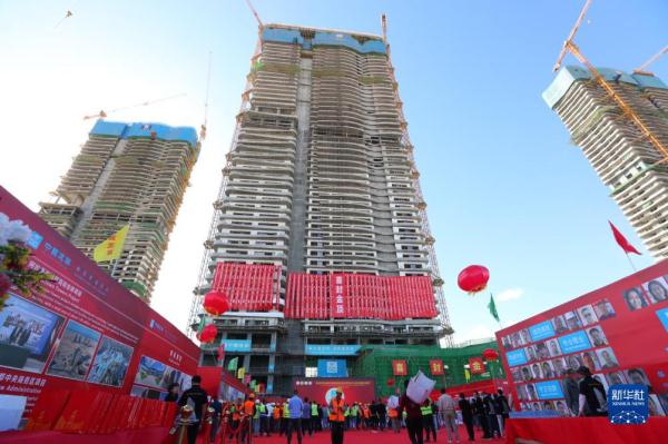 中企承建埃及阿拉曼新城超高综合体首个单体建筑封顶