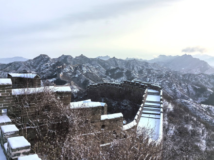 雪后金山岭长城 犹如水墨画