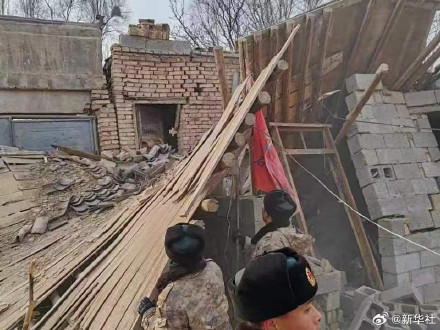 解放军和武警部队多支力量投入抗震救灾 解放军和武警部队多支力量投入抗震救灾