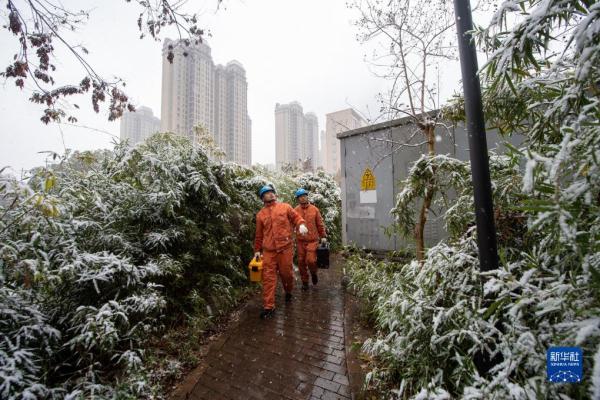 积极应对低温雨雪天气 保民生保安全