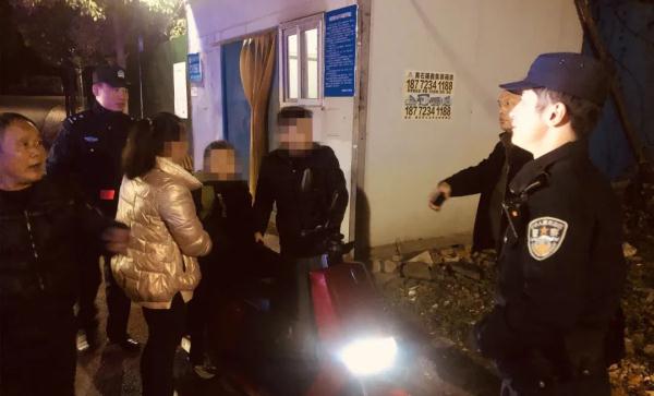 宝宝我啊,光脚丫子出门找狗,狗狗没找着还弄丢了我自己 宝宝我啊,光脚丫子出门找狗,狗狗没找着还弄丢了我自己