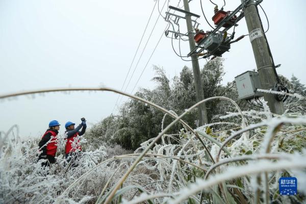 积极应对低温雨雪天气 保民生保安全